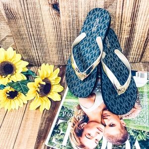 Authentic Michael Kors Jet Set Signature FlipFlops Sz 6